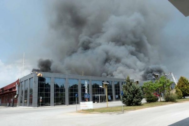 Φωτιά σε εργοστάσιο μπαταριών στην Ξάνθη